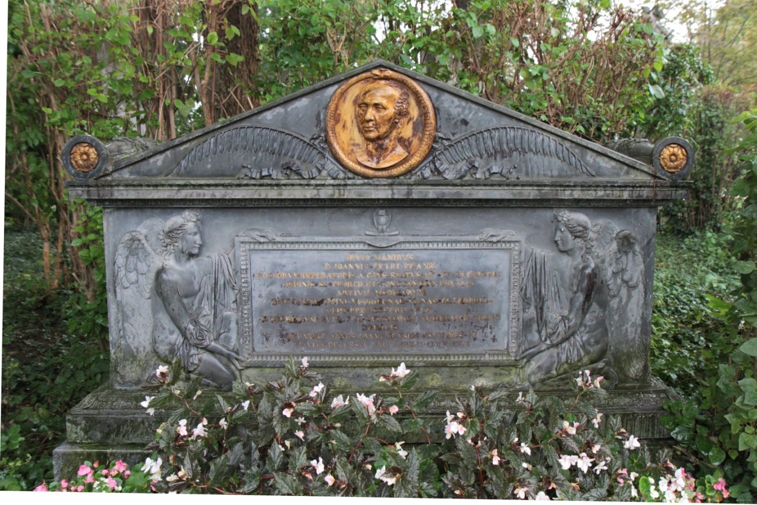 Johann Peter Frank's tomb, Vienna - 03.JPG